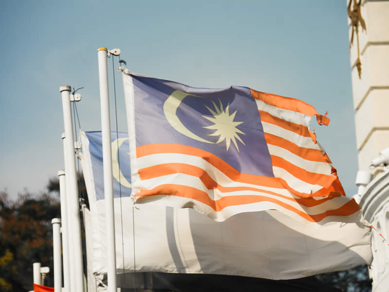https://www.myzint.com/wp-content/uploads/2021/09/Malaysia-Labour-Law-pexels-thilipen-rave-kumar-1625603.jpg