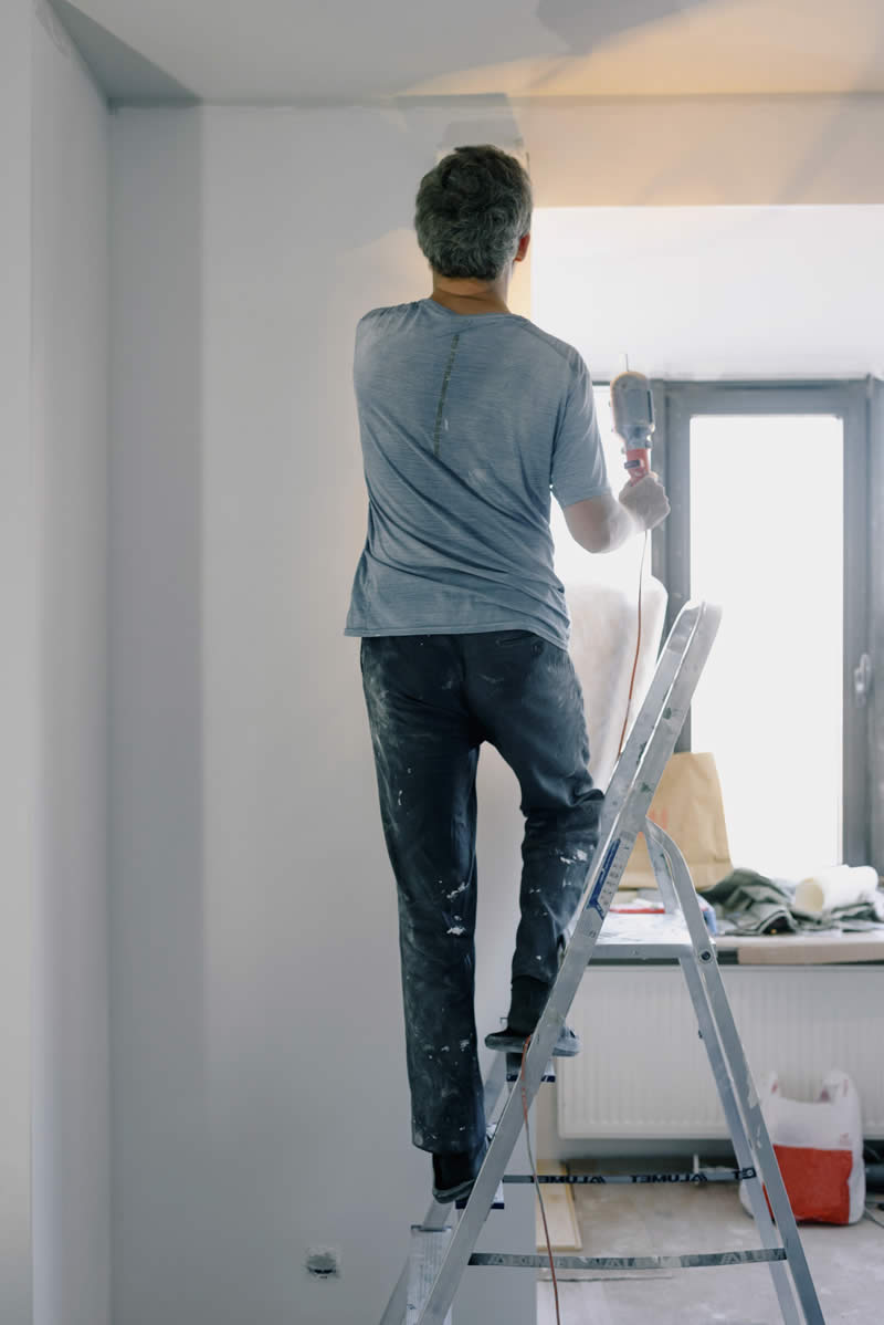 https://www.myzint.com/wp-content/uploads/2021/09/Skilled-Labour-MYZ-International-pexels-ksenia-chernaya-5767799.jpg